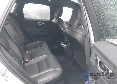 2021 Volvo Xc60 T6 R-Design z USA, uszkodzony, nr VIN YV4A22RM0M1740080